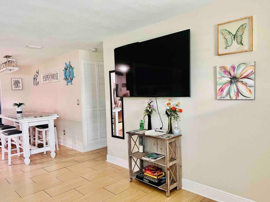 Cozy 2 Bedrooms Home By The Water Cape Coral Eksteriør bilde